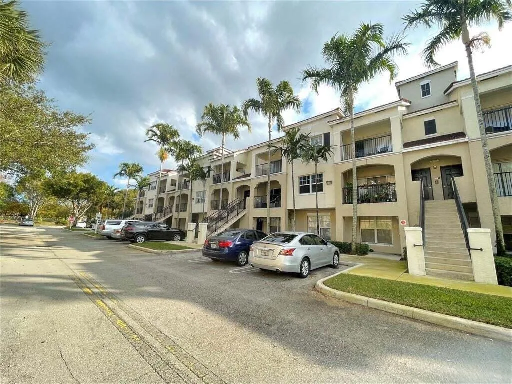 5820 W Sample Road # 305, Coral Springs, FL 33063