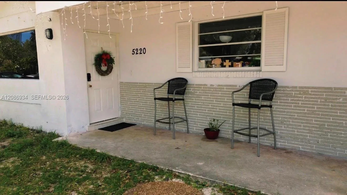 5220 SW 57th St, Davie, FL 33314