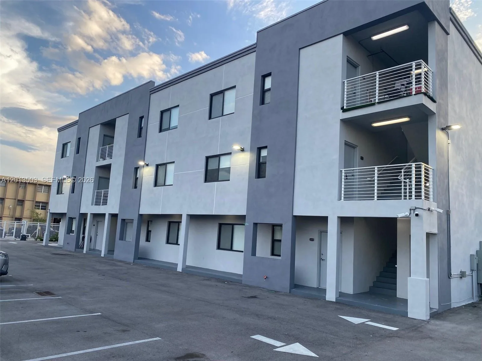 423 E 27th St # 102, Hialeah, FL 33013