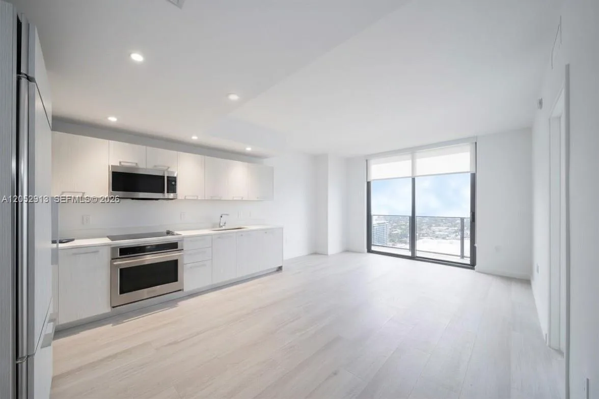 55 SW 9th St # 3207, Miami, FL 33130 photo 3