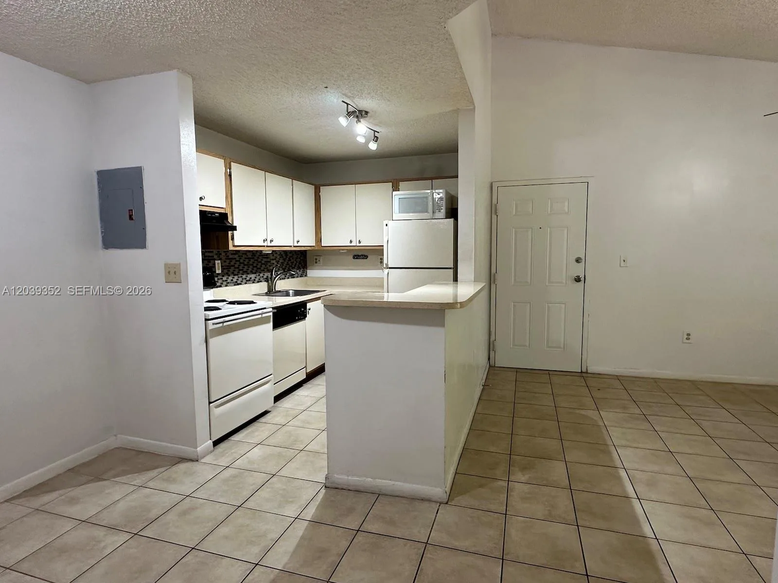 7200 NW 179th St # 311, Hialeah, FL 33015 photo 8