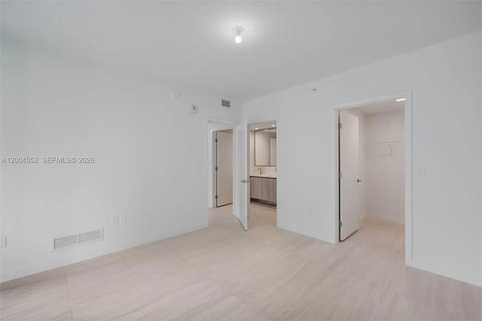 77 SE 5th St # 3205, Miami, FL 33131 photo 10