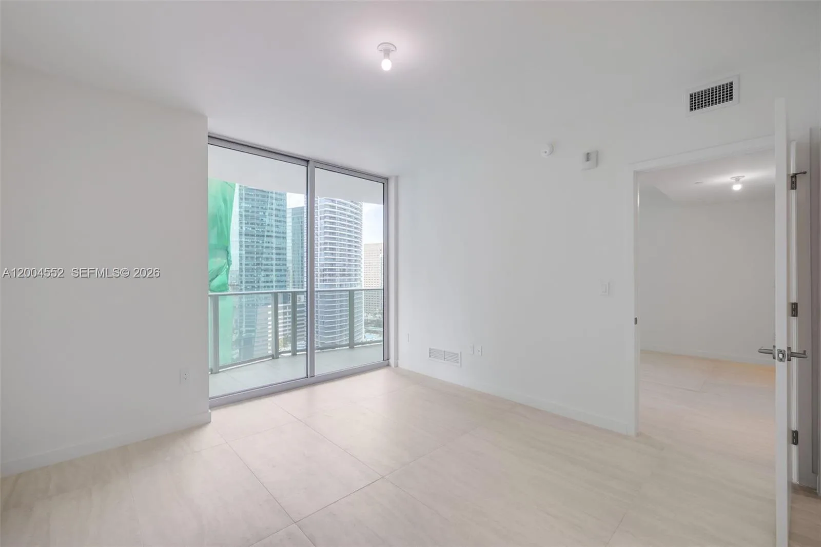 77 SE 5th St # 3205, Miami, FL 33131 photo 11
