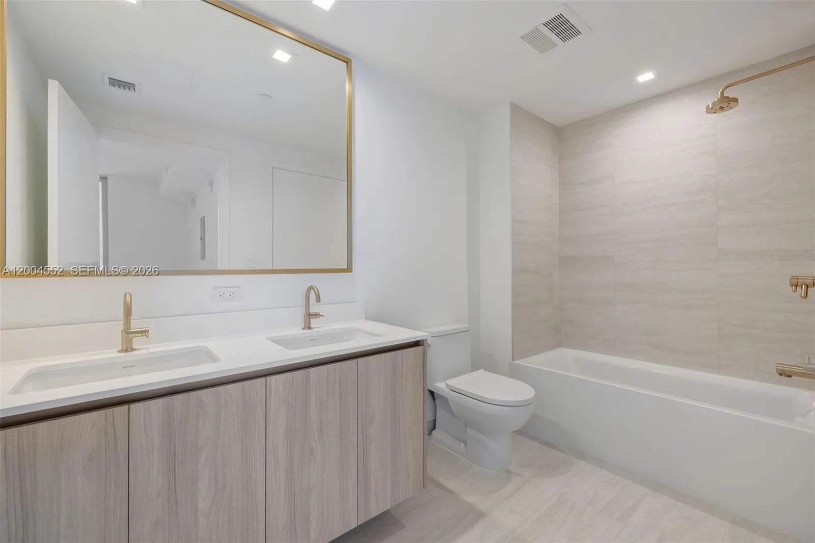 77 SE 5th St # 3205, Miami, FL 33131 photo 7