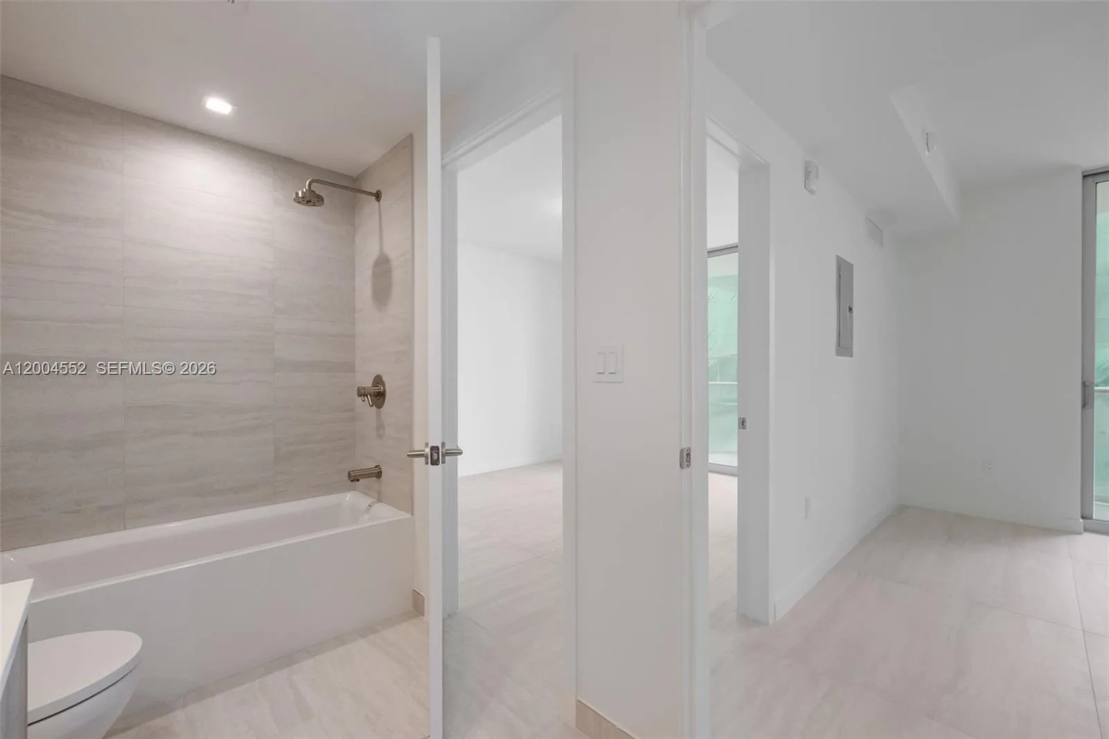 77 SE 5th St # 3205, Miami, FL 33131 photo 8
