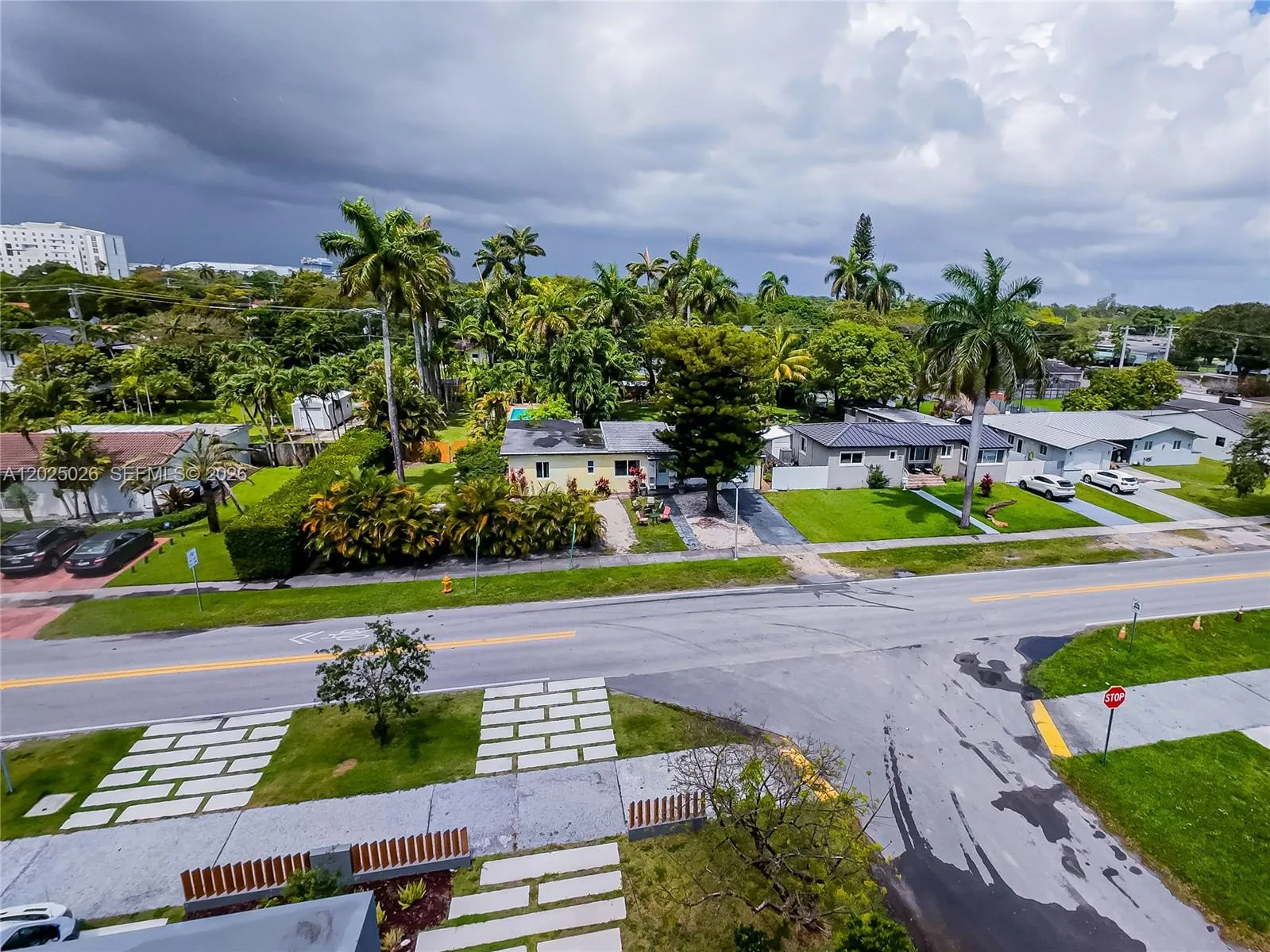 548 East Dr, Miami Springs, FL 33166
