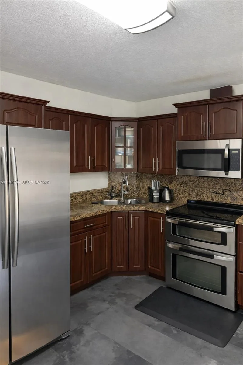 2190 W 60th St # 21201, Hialeah, FL 33016 photo 5