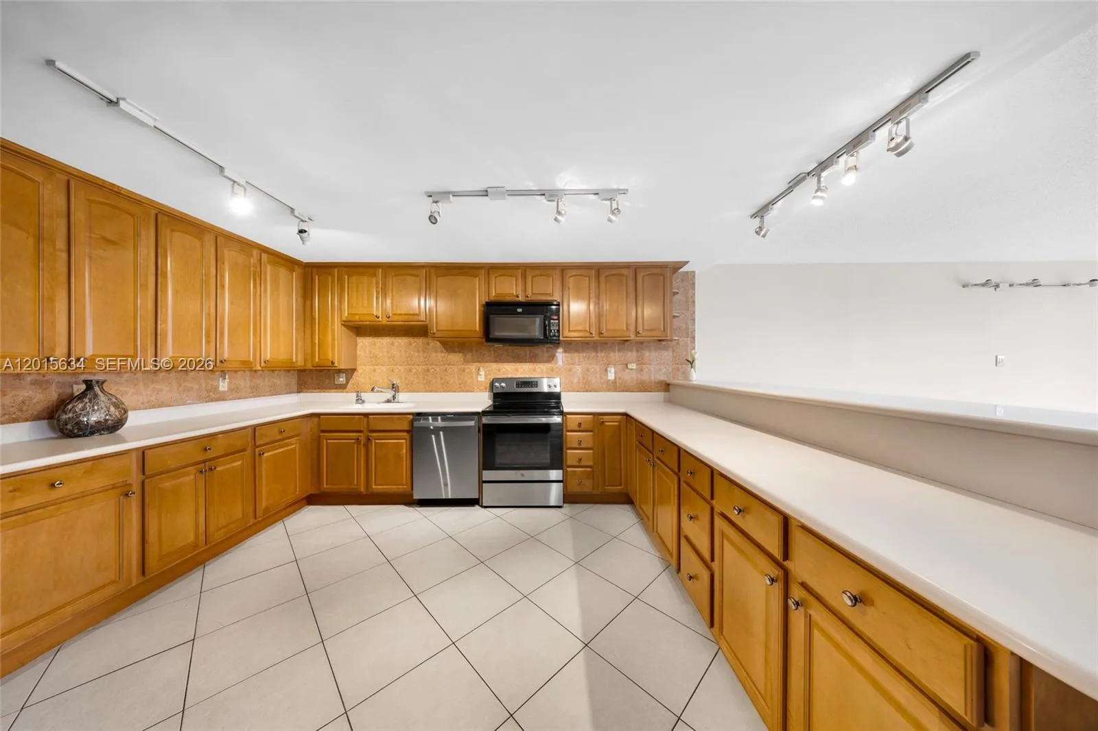 600 Three Islands Blvd # 212, Hallandale Beach, FL 33009 photo 7