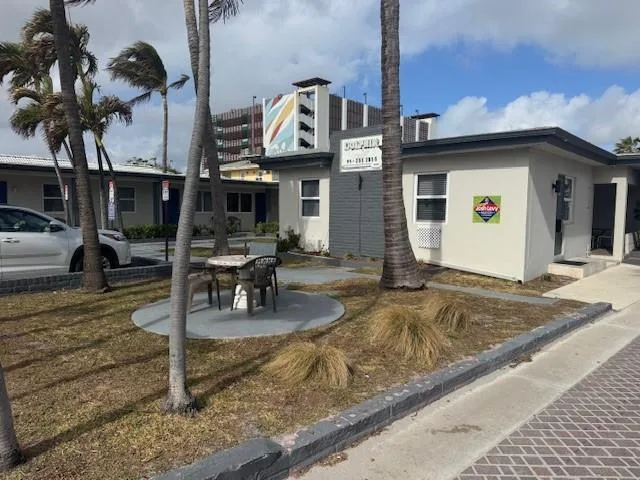315 Mckinley Street, Hollywood, FL 33019 photo 7