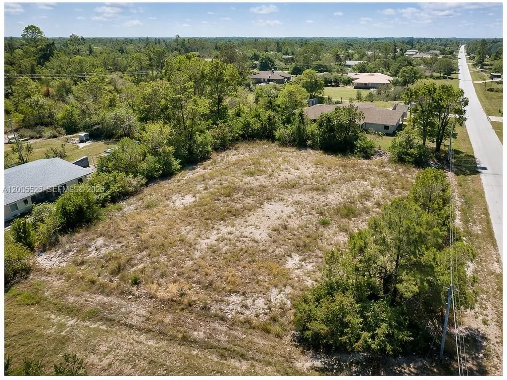 682 Woodcrest Dr, Lehigh Acres, FL 33972