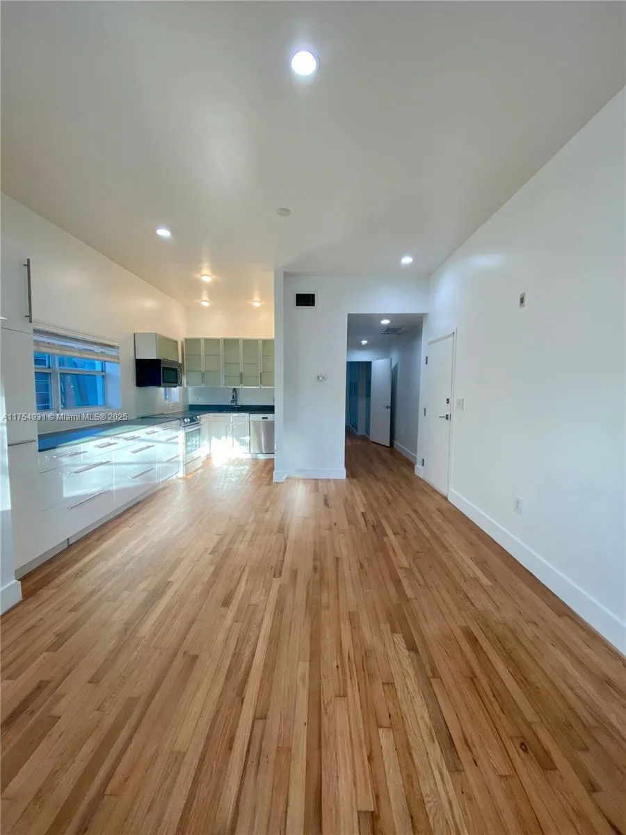 929 Michigan Ave # 5, Miami Beach, FL 33139 photo 2