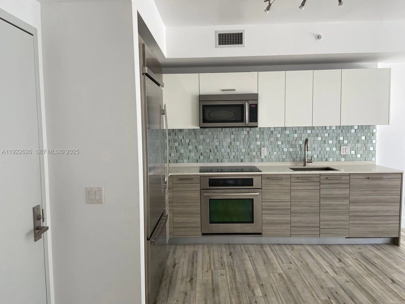 1300 Brickell Bay Dr # 2203, Miami, FL 33131 photo 3