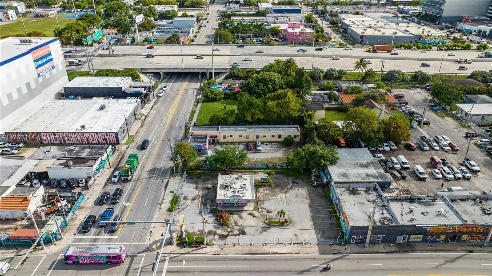 660,662,664 NW 29th St, Miami, FL 33127 photo 4