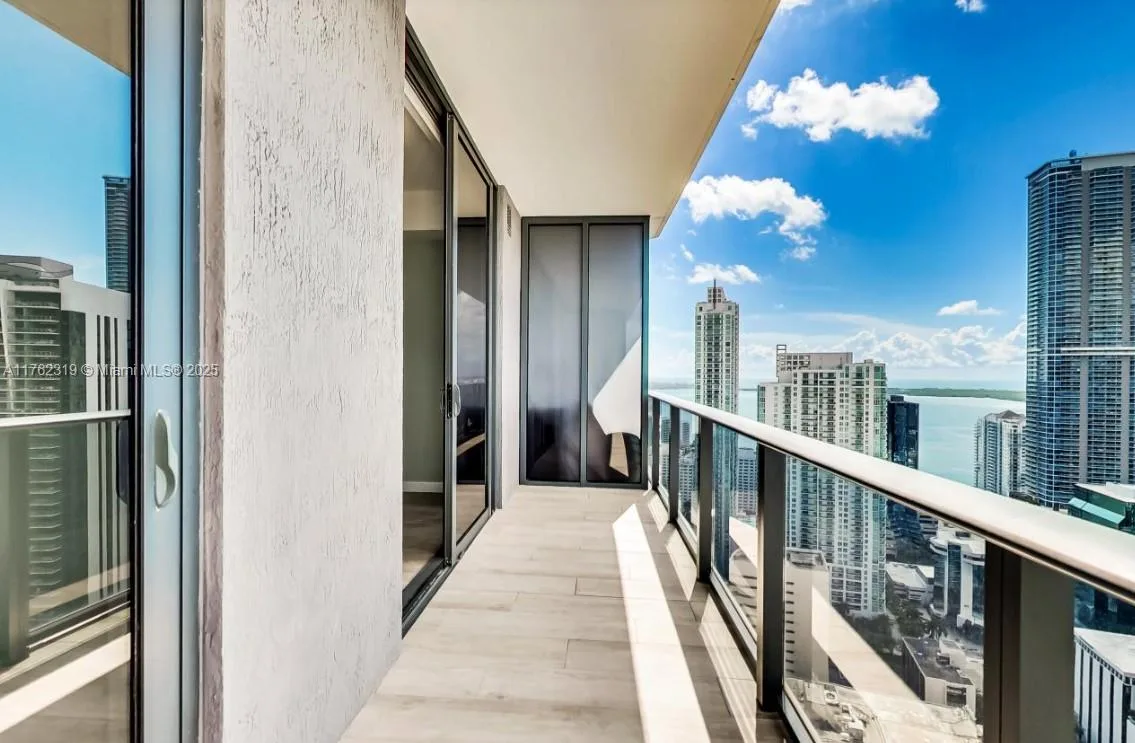 45 SW 9th St # 4104, Miami, FL 33130