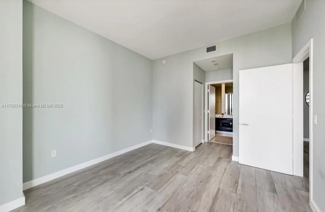 45 SW 9th St # 4104, Miami, FL 33130 photo 10