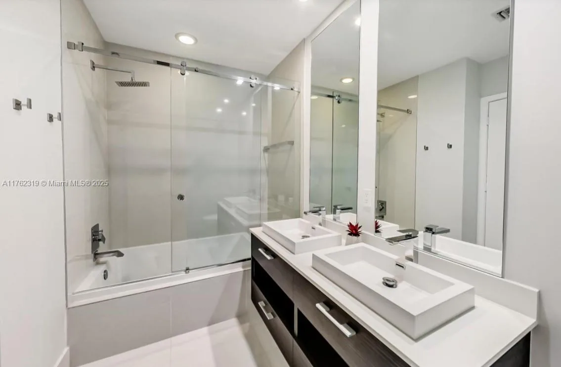 45 SW 9th St # 4104, Miami, FL 33130 photo 12