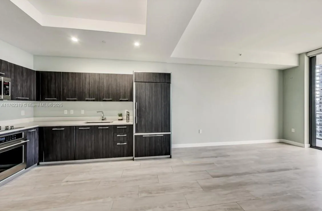 45 SW 9th St # 4104, Miami, FL 33130 photo 2