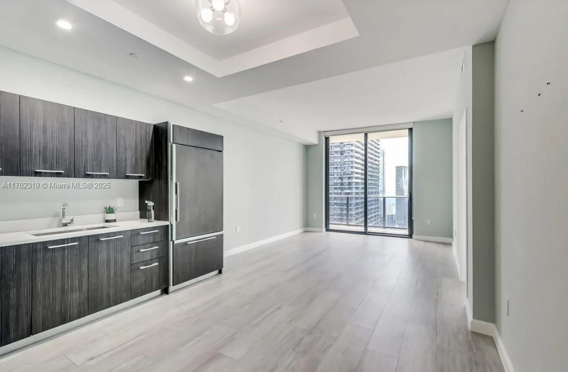 45 SW 9th St # 4104, Miami, FL 33130 photo 3