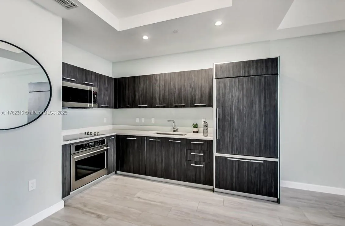 45 SW 9th St # 4104, Miami, FL 33130 photo 4
