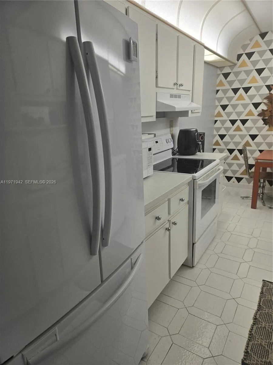 4001 Hillcrest Dr # 909, Hollywood, FL 33021 photo 11