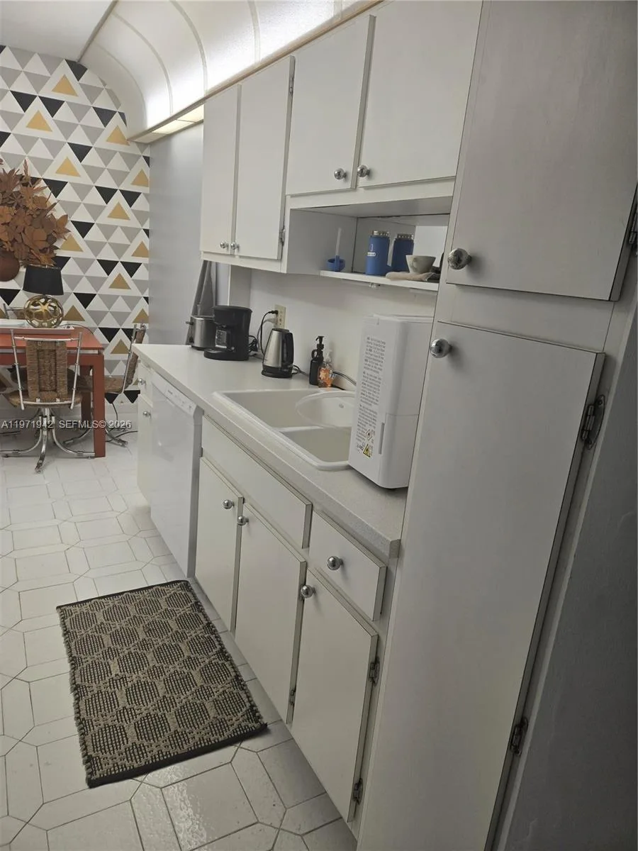 4001 Hillcrest Dr # 909, Hollywood, FL 33021 photo 12