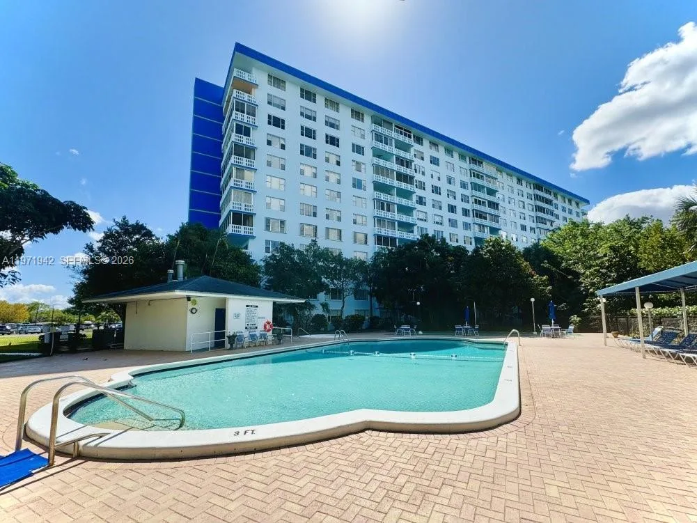 4001 Hillcrest Dr # 909, Hollywood, FL 33021 photo 2
