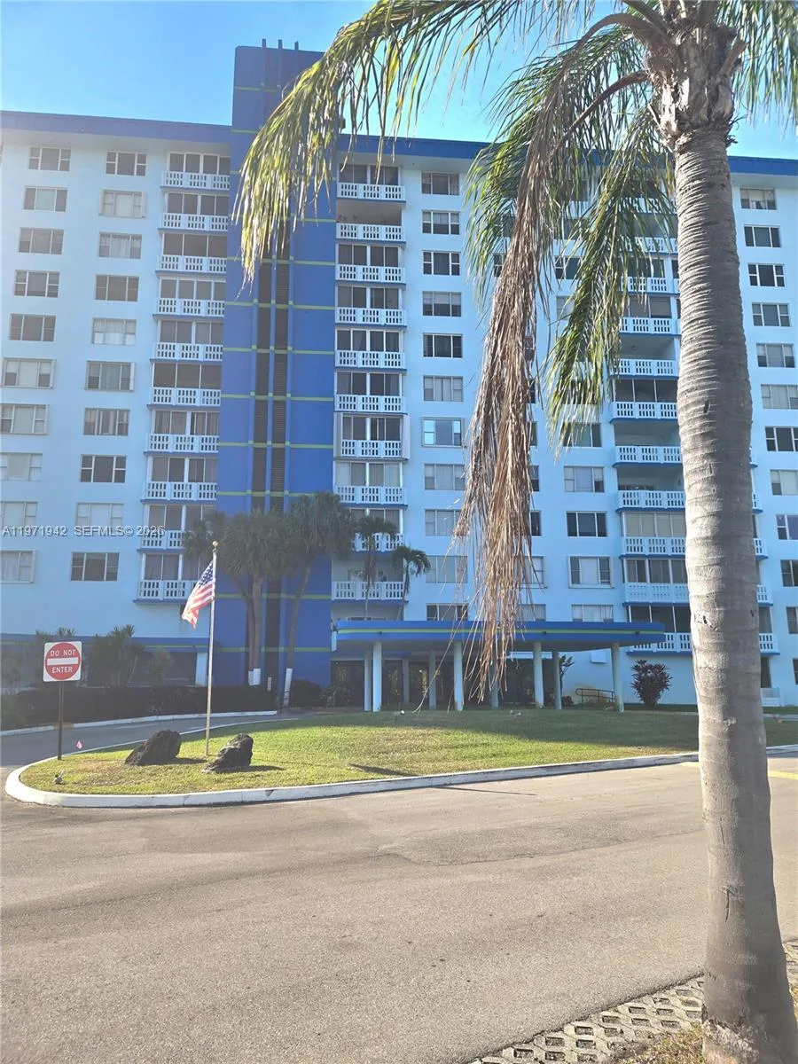 4001 Hillcrest Dr # 909, Hollywood, FL 33021 photo 3