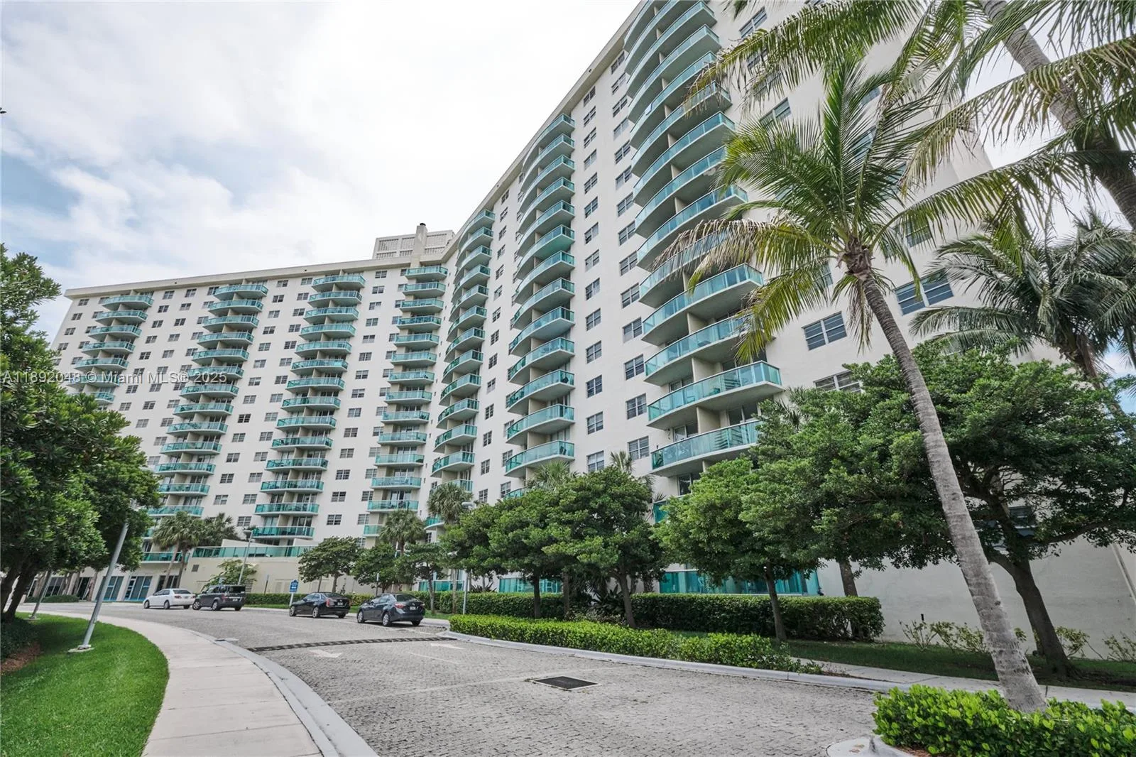 19370 Collins Ave # 407, Sunny Isles Beach, FL 33160 photo 2