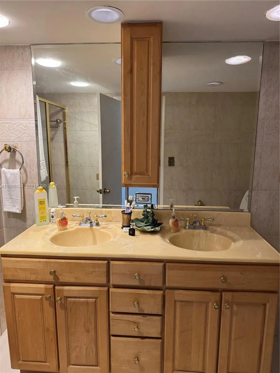 800 NE 195th St # 714, Miami, FL 33179 photo 4
