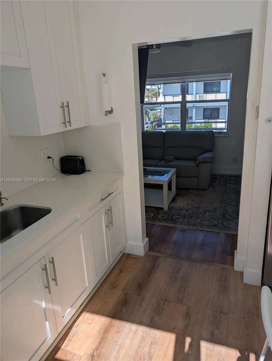 326 Wilson St # 201, Hollywood, FL 33019 photo 3