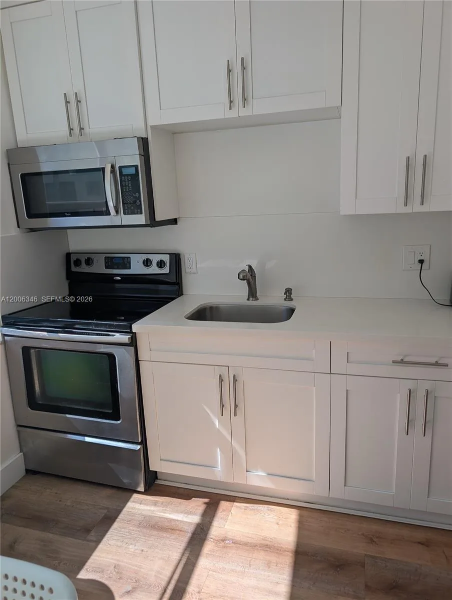 326 Wilson St # 201, Hollywood, FL 33019 photo 5