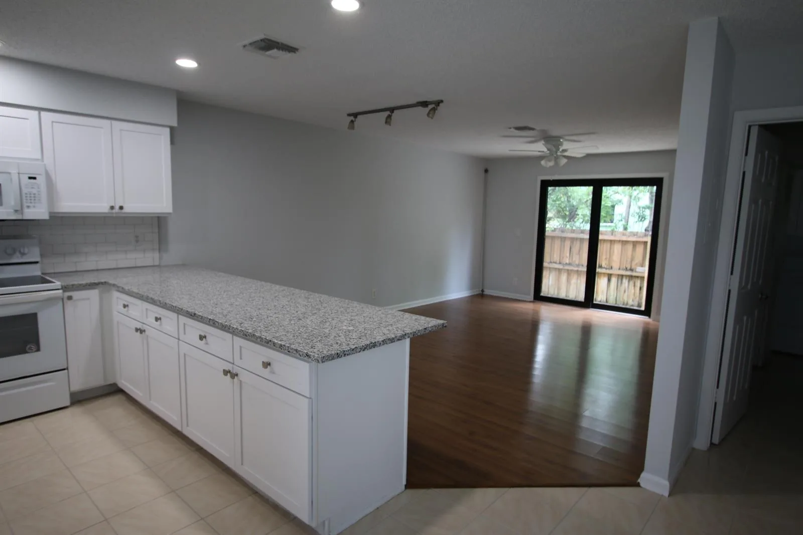 324 W PINE Street # 13, Lantana, FL 33462 photo 2