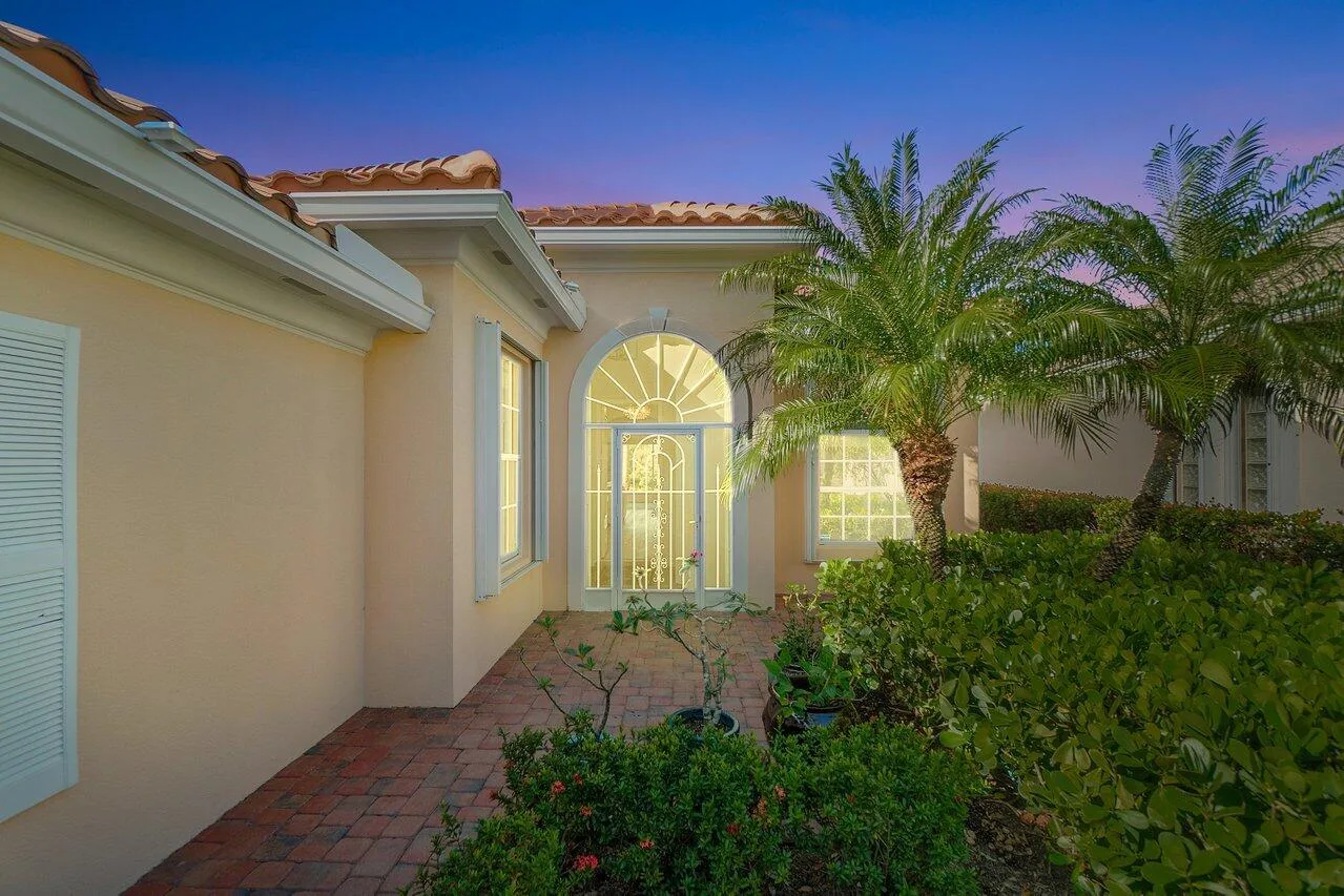 8338 SE Angelina Court, Hobe Sound, FL 33455 photo 2