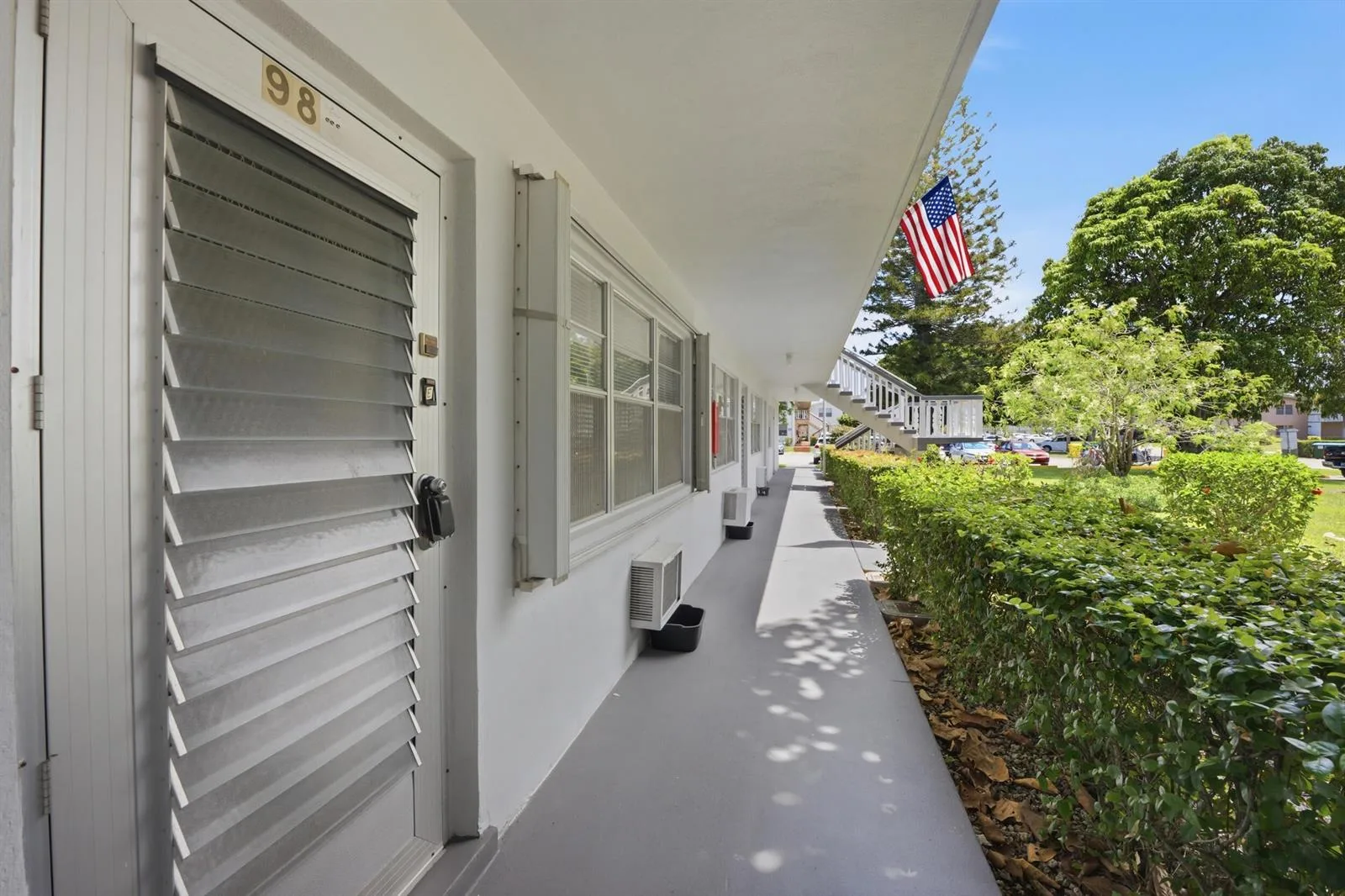 98 E Cambridge E, West Palm Beach, FL 33417 photo 4