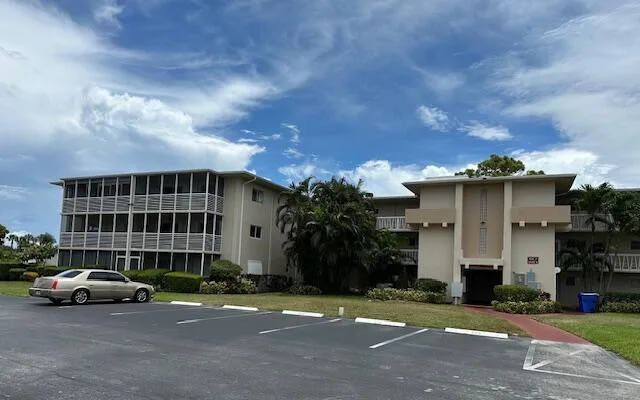 2562 Garden Drive N # 305, FL 33461