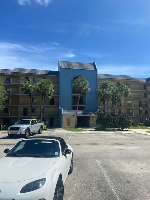 2786 Tennis Club Drive # 205, West Palm Beach, FL 33417