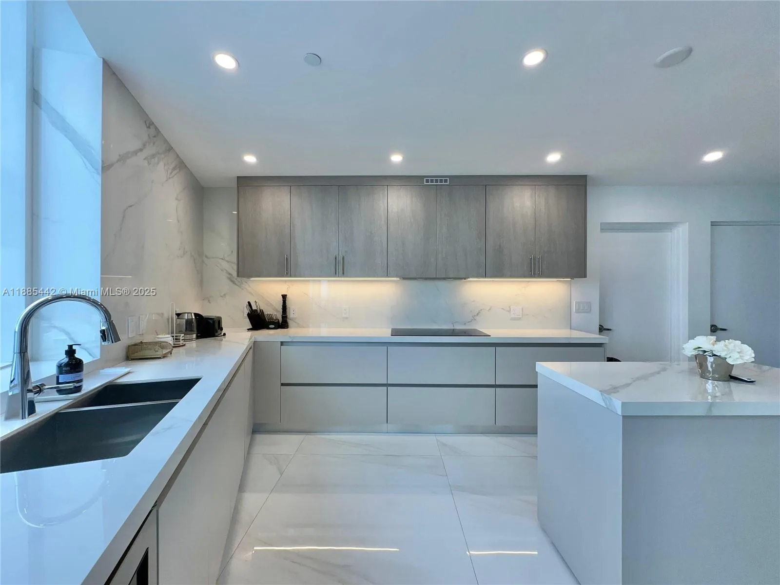 15901 Collins Ave # 2406, Sunny Isles Beach, FL 33160 photo 10