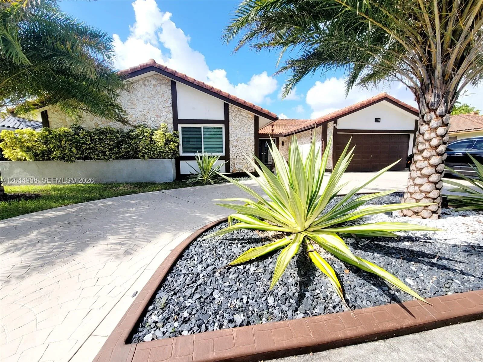 6324 NW 201st Ln, Hialeah, FL 33015 photo 4