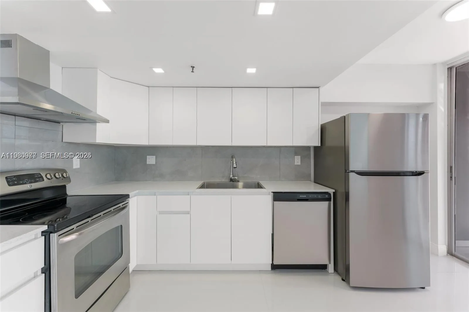 17890 W Dixie Hwy # 501, North Miami Beach, FL 33160 photo 5