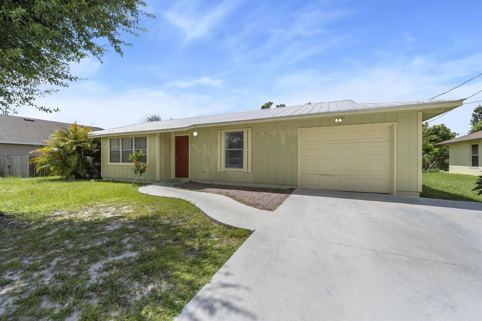 636 SW EYERLY Avenue, Port St. Lucie, FL 34983 photo 2
