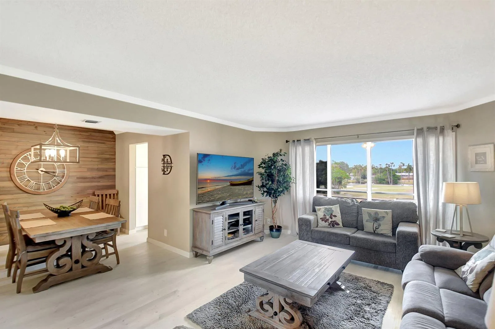 3951 Via Poinciana # 415, Lake Worth, FL 33467