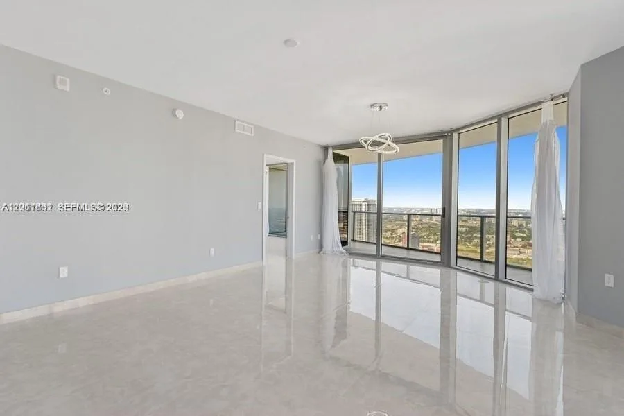 488 NE 18th St # 3801, Miami, FL 33132 photo 2