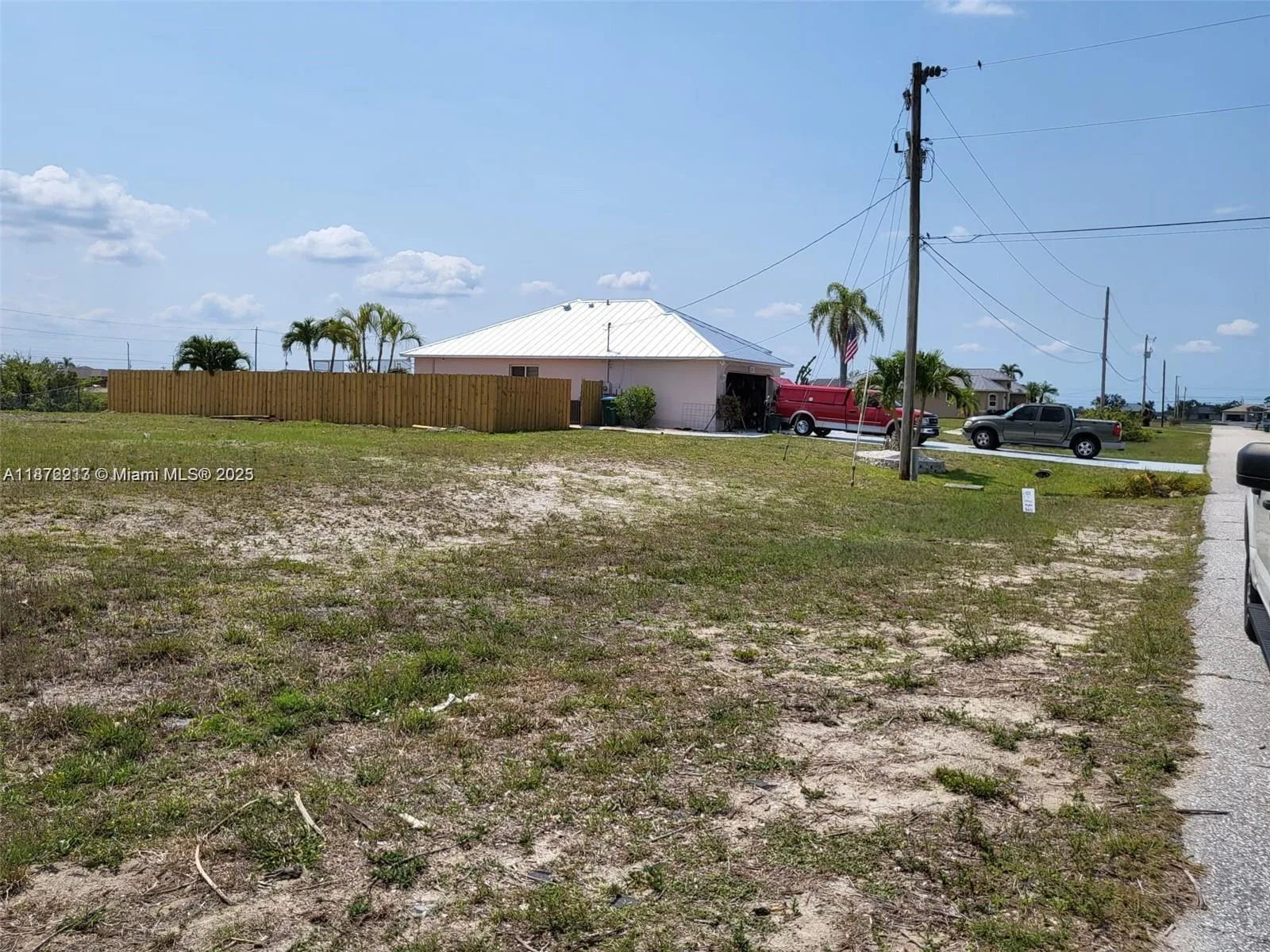 1725 NE 5 th pl, Cape Coral, FL 33909 photo 3