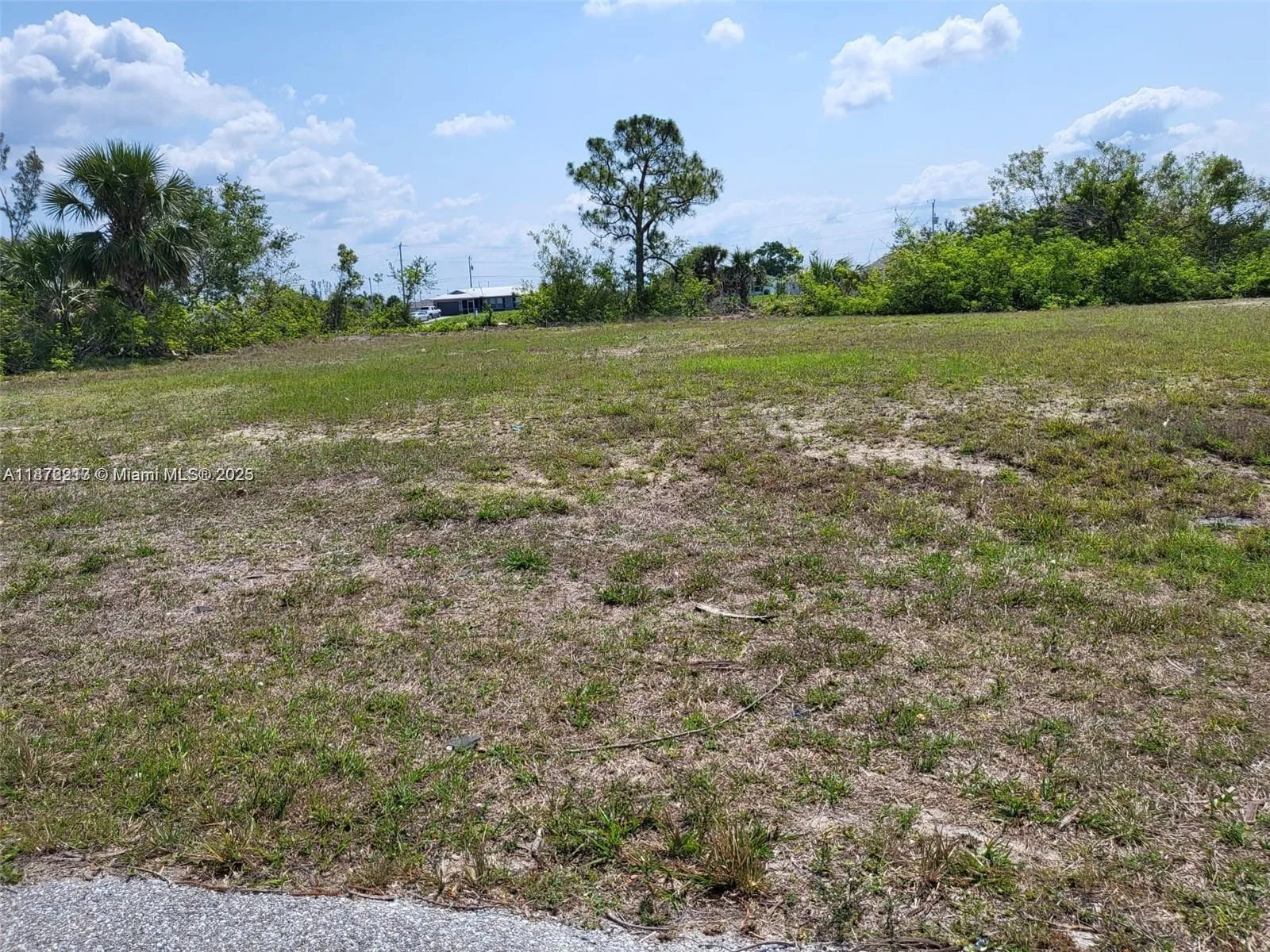 1725 NE 5 th pl, Cape Coral, FL 33909 photo 4
