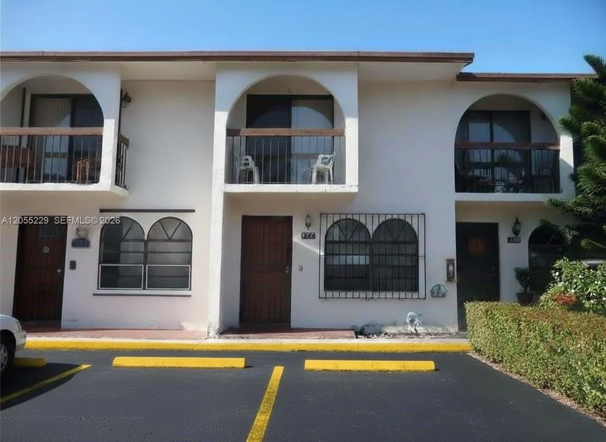1082 W 79th St # 25, Hialeah, FL 33014