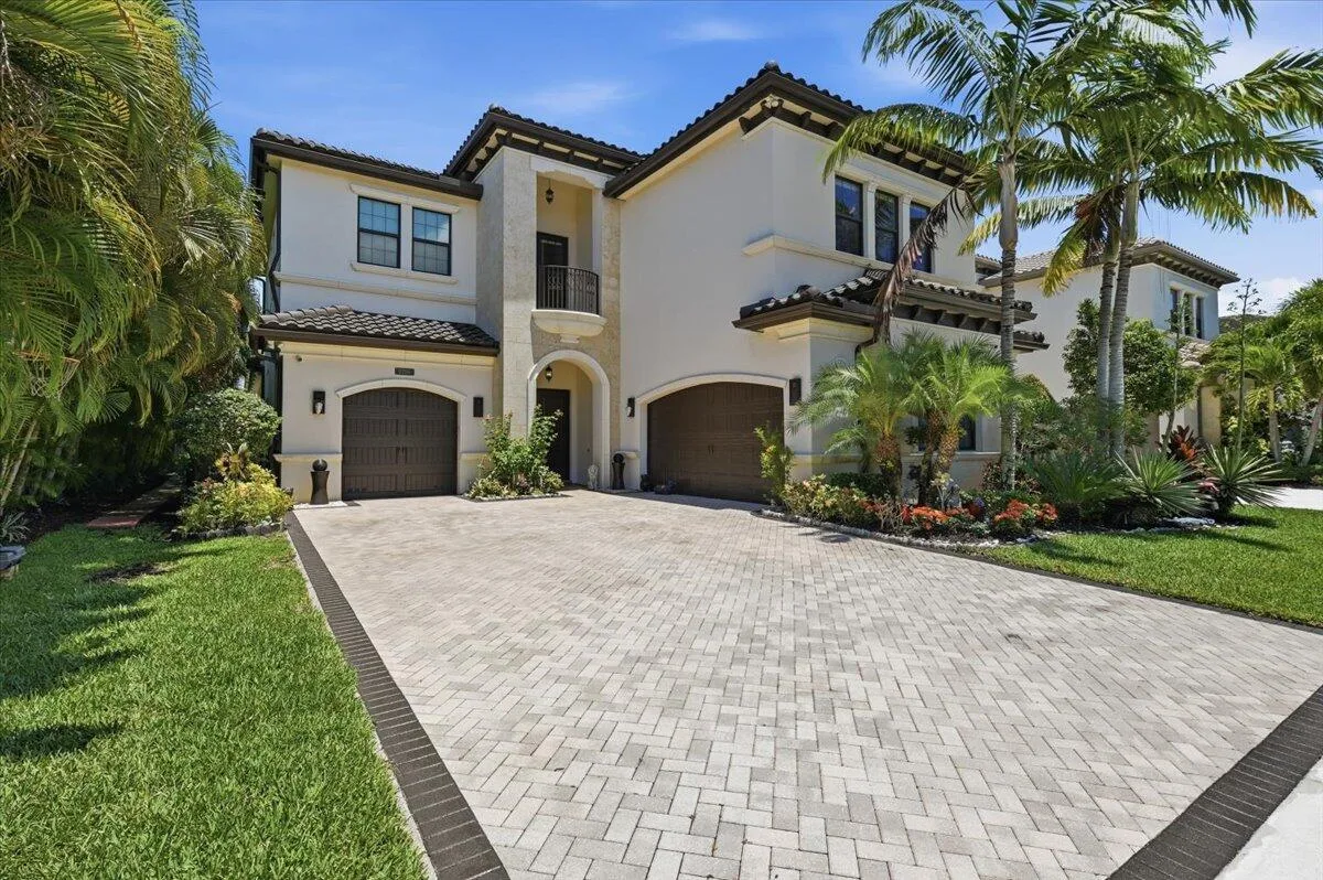 9769 Bozzano Drive, Delray Beach, FL 33446
