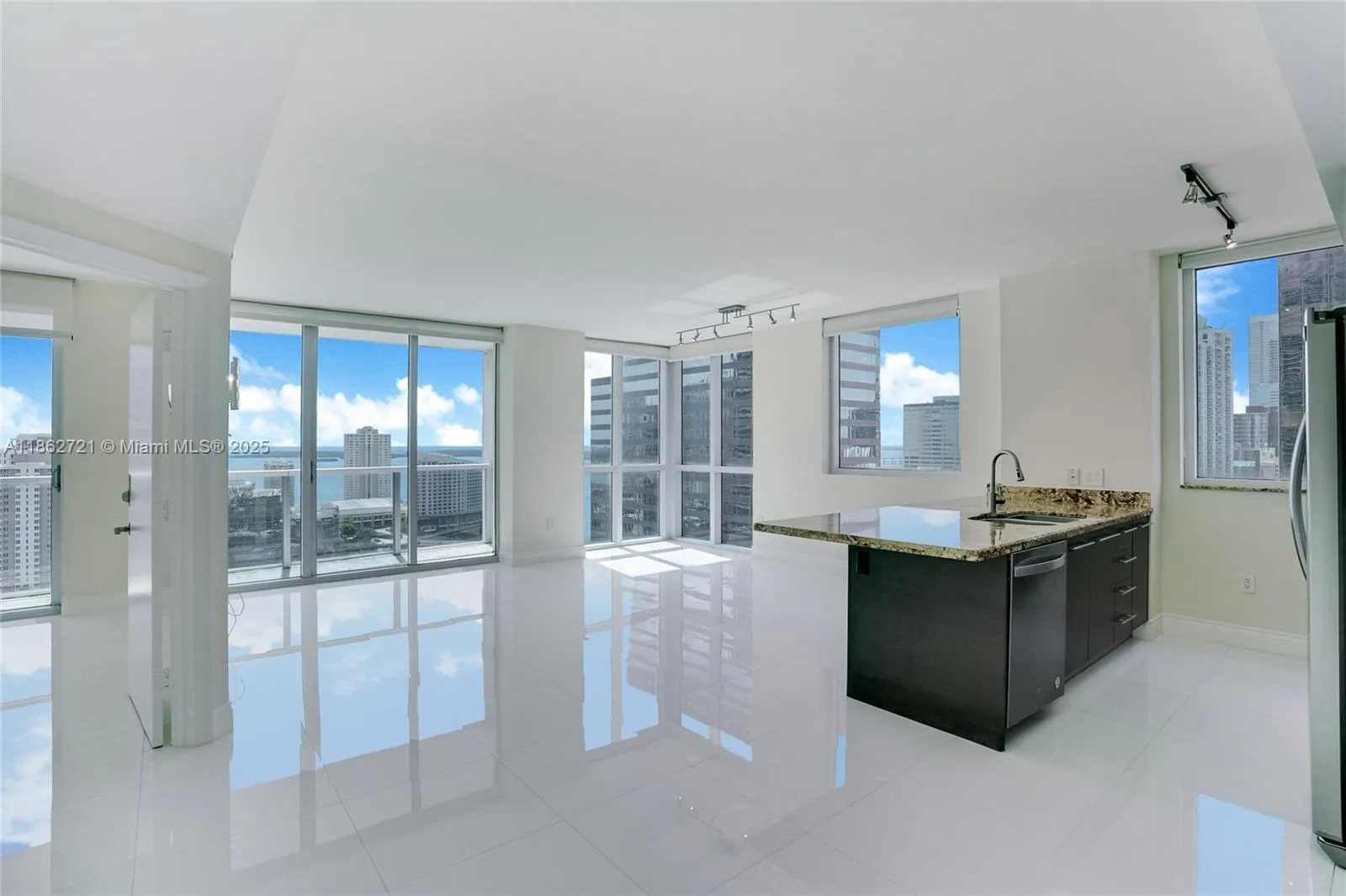 500 Brickell Ave # 2702, Miami, FL 33131 photo 4