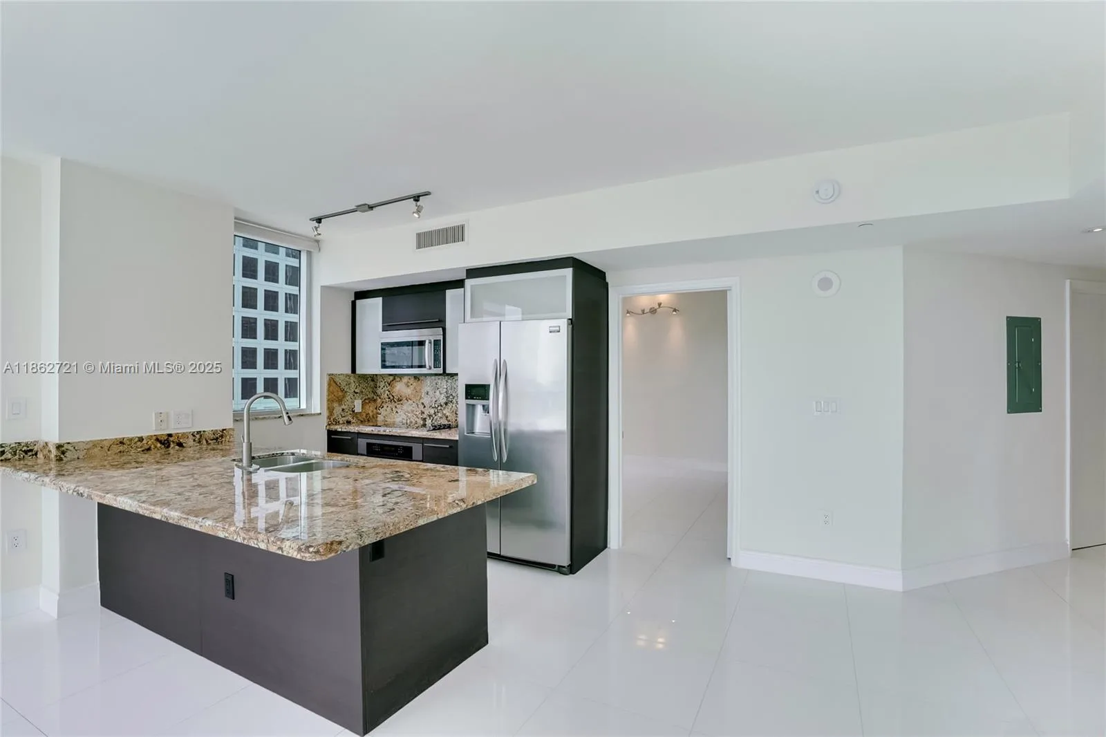 500 Brickell Ave # 2702, Miami, FL 33131 photo 6