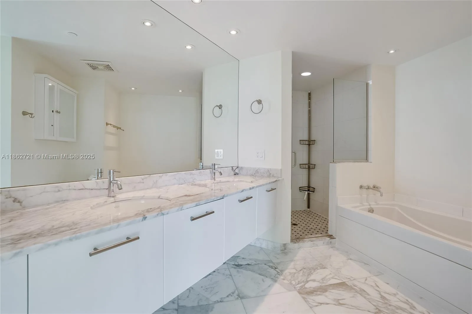 500 Brickell Ave # 2702, Miami, FL 33131 photo 9
