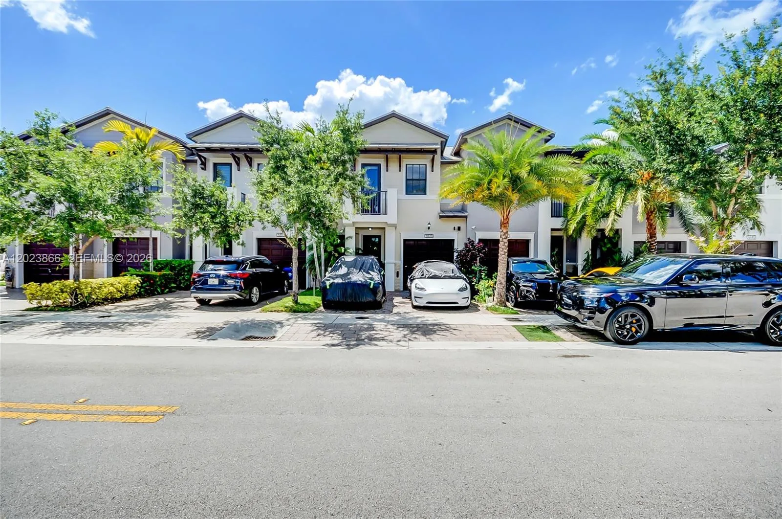 5820 NW 104th Ct, Doral, FL 33178